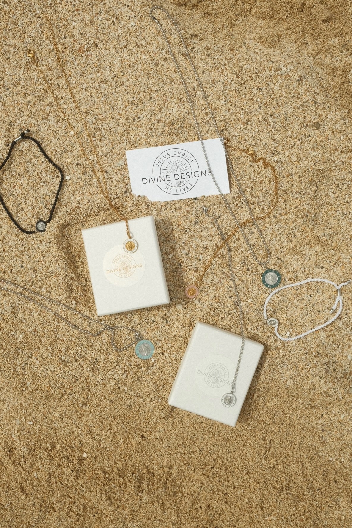 He Lives Necklace – Small Pendant