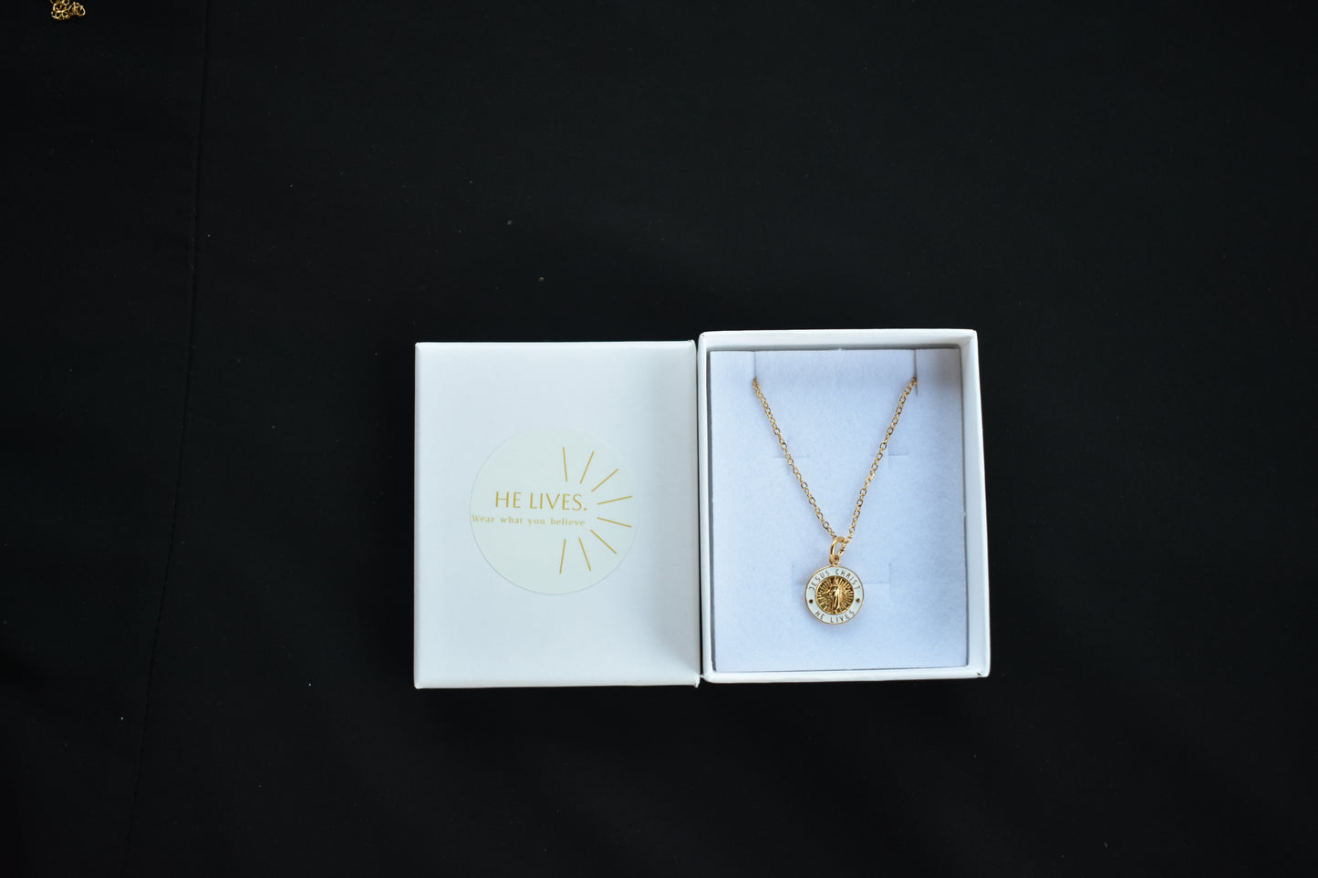 He Lives Necklace – "Jesus Christ, He Lives" Pendant Gold (13mm)