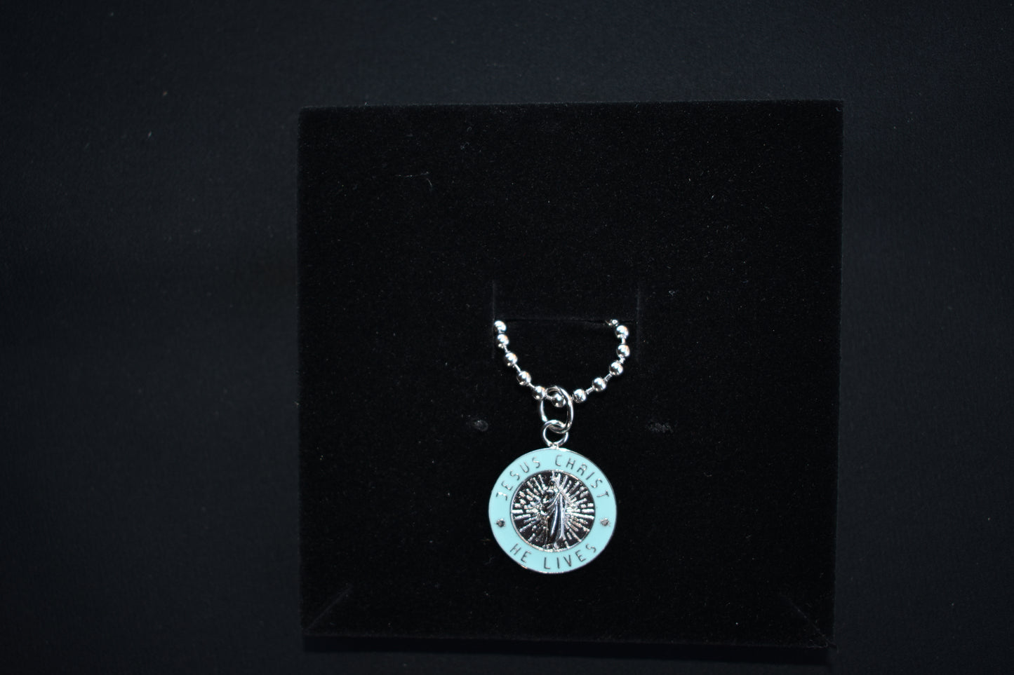 He Lives Necklace – "Jesus Christ, He Lives" Pendant Silver (18mm)