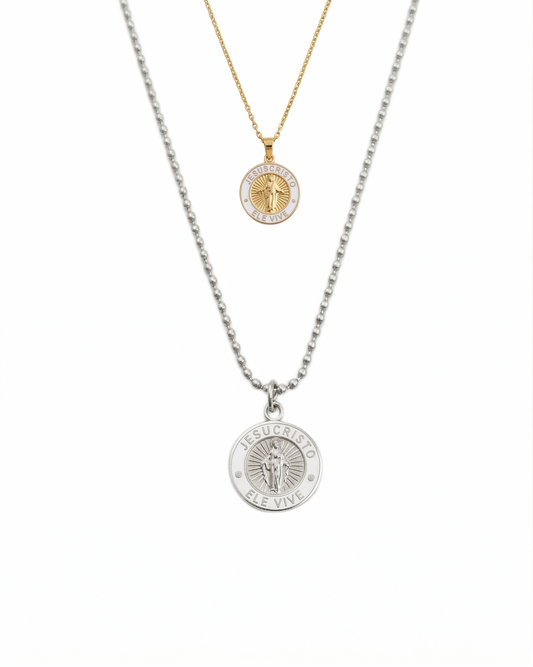 He Lives Necklace (Portugese)