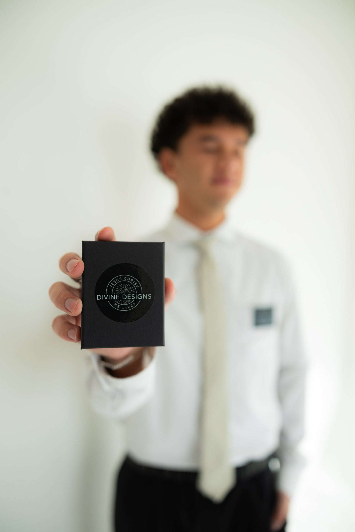 He Lives Necklace (Tagalog)