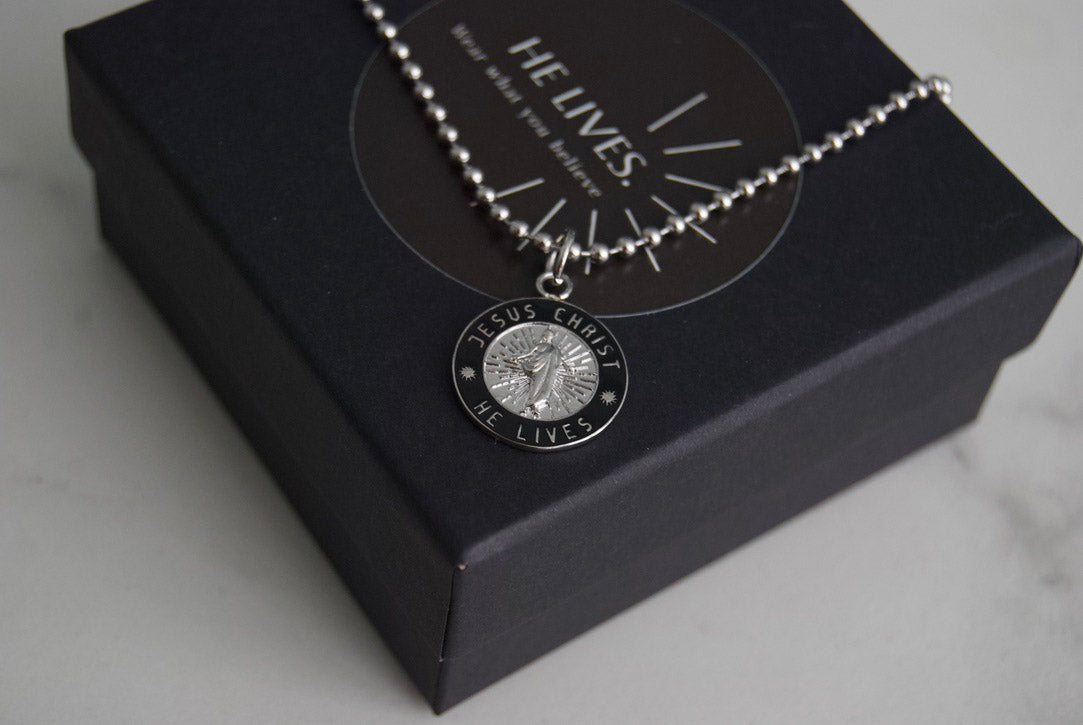 He Lives Necklace – "Jesus Christ, He Lives" Pendant Silver (18mm)