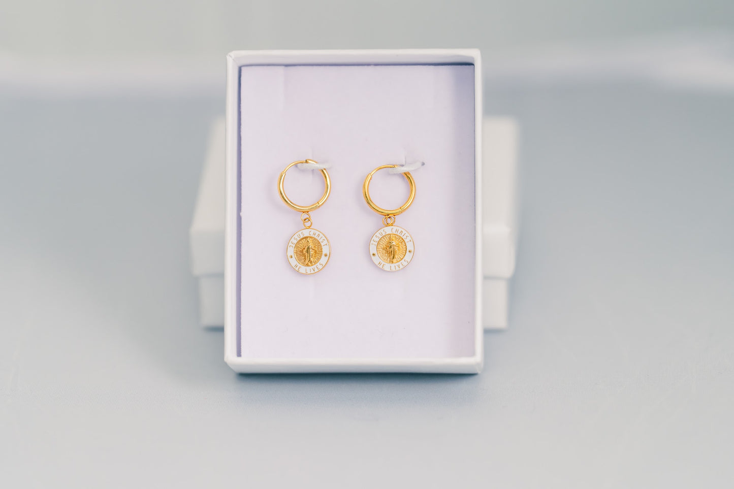 "He lives" Earrings (11 mm Pendant)