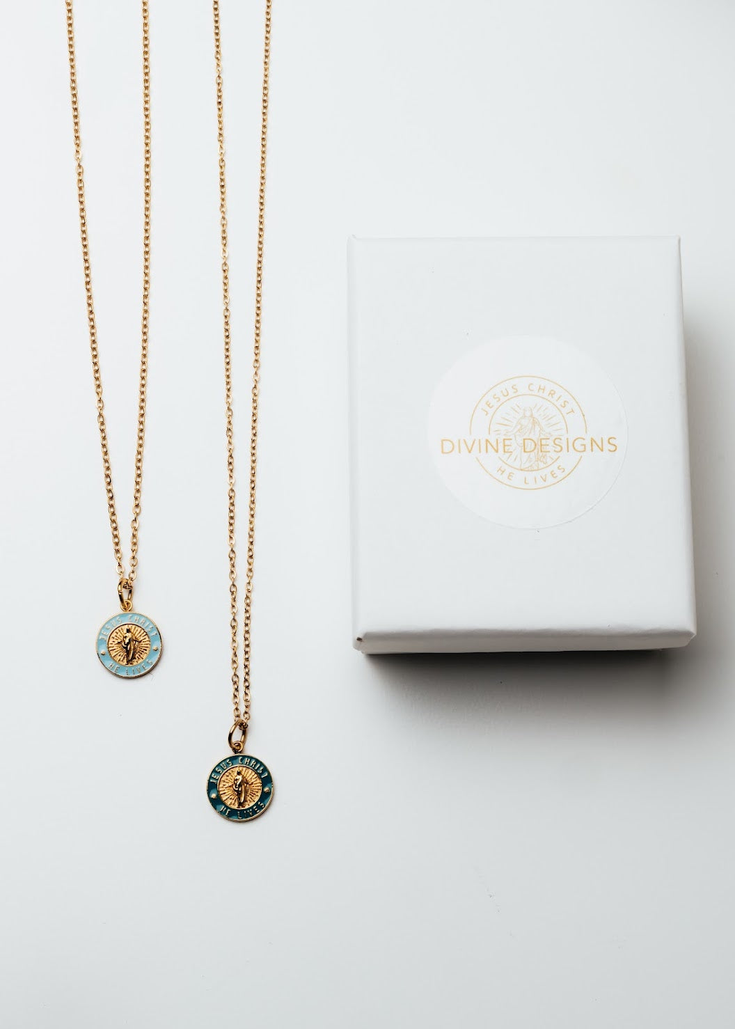 He Lives Necklace – Small Pendant