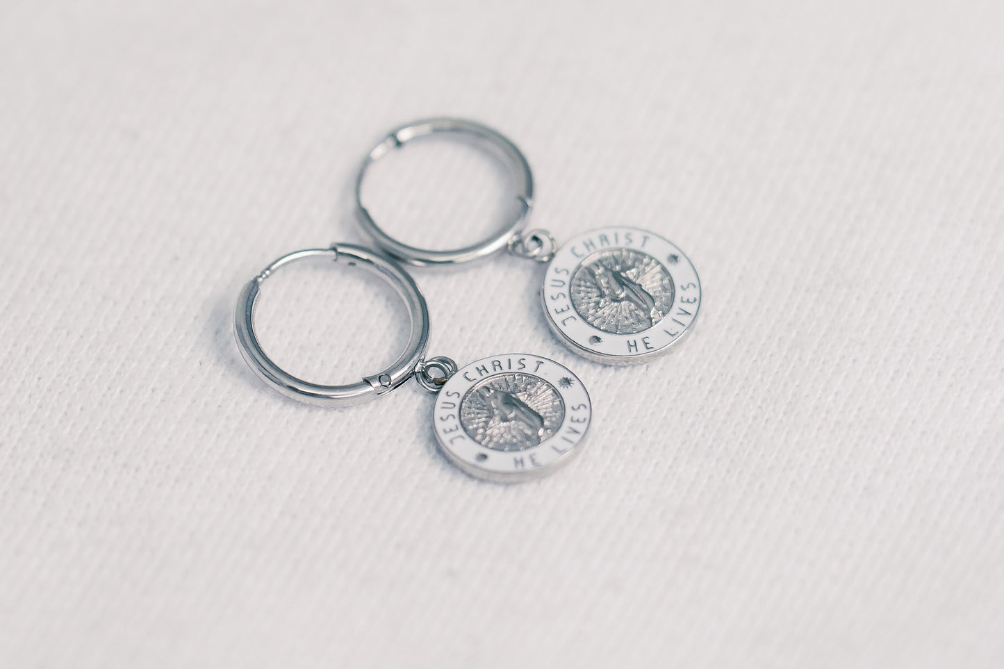 "He lives" Earrings (11 mm Pendant)